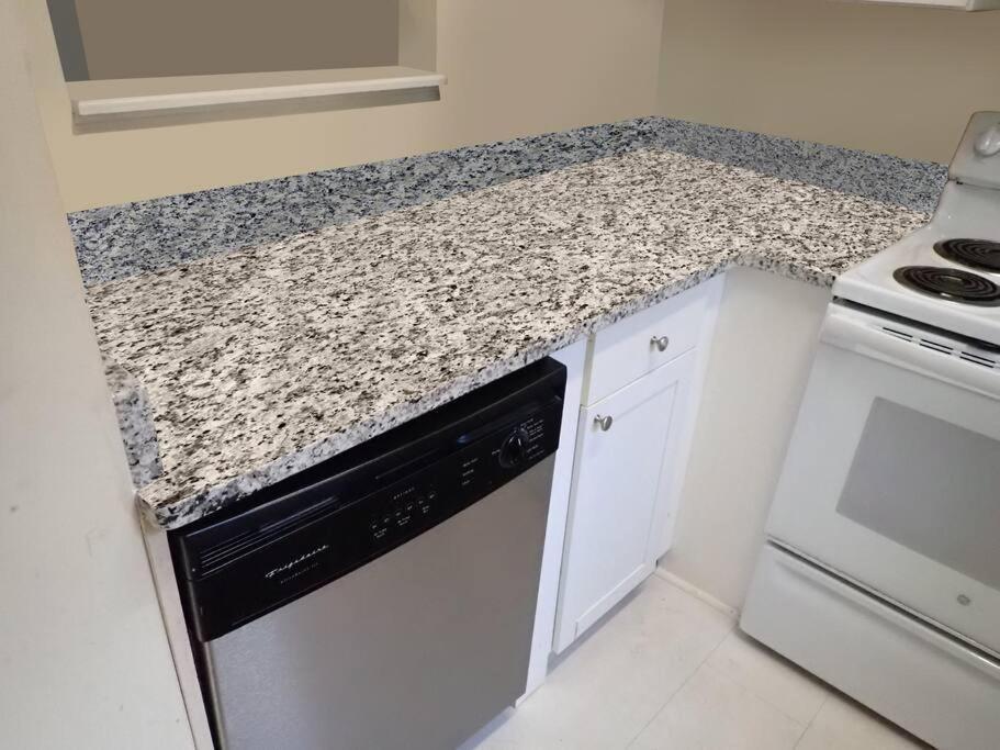 Bright And Cozy 1-Br Condo, Wifi Уилмингтон Экстерьер фото